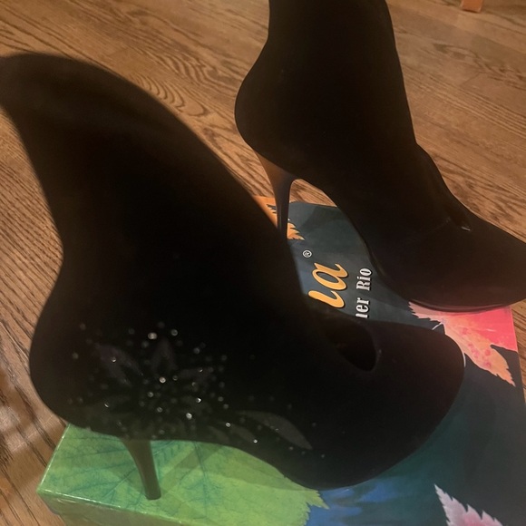 Italina Black Stiletto Heels - Picture 1 of 4